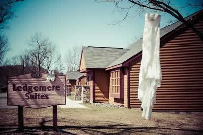 Stroudsmoor Country Inn - Stroudsburg - Poconos - Real Weddings - The Ledgemere Suites