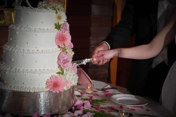 Stroudsmoor Country Inn - Stroudsburg - Poconos - Real Weddings - Bride And Groom Cutting Cake