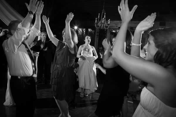 Stroudsmoor Country Inn - Stroudsburg - Poconos - Real Weddings - Guests Dancing