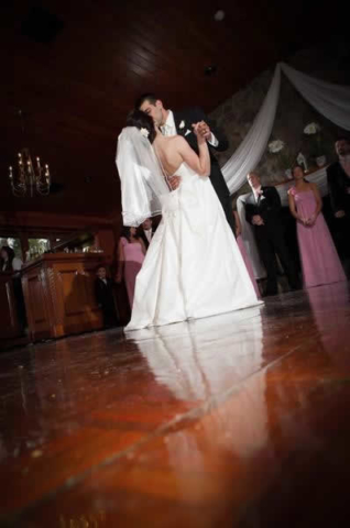 Stroudsmoor Country Inn - Stroudsburg - Poconos - Real Weddings - Bride And Grooms First Dance