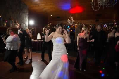 Stroudsmoor Country Inn - Stroudsburg - Poconos - Real Weddings - Bride Dancing
