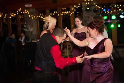 Stroudsmoor Country Inn - Stroudsburg - Poconos - Real Weddings - Guests Dancing