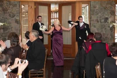 Stroudsmoor Country Inn - Stroudsburg - Poconos - Real Weddings - Guest Dancing