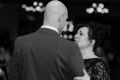 Stroudsmoor Country Inn - Stroudsburg - Poconos - Real Weddings - Guests Dancing