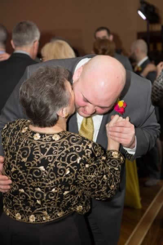 Stroudsmoor Country Inn - Stroudsburg - Poconos - Real Weddings - Wedding Guests Dancing