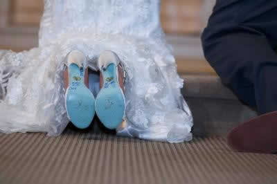 Stroudsmoor Country Inn - Stroudsburg - Poconos - Real Weddings - Bride And Groom Kneeling