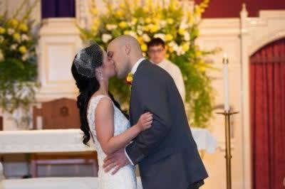 Stroudsmoor Country Inn - Stroudsburg - Poconos - Real Weddings - Bride And Groom Kissing