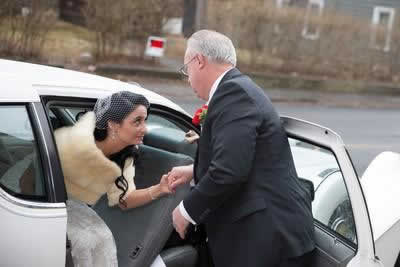 Stroudsmoor Country Inn - Stroudsburg - Poconos - Real Weddings - Bride Arriving At Stroudsmoor Country Inn