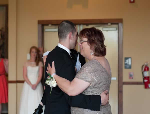 Stroudsmoor Country Inn - Stroudsburg - Poconos - Real Weddings - Wedding Guests Dancing