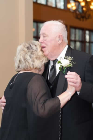 Stroudsmoor Country Inn - Stroudsburg - Poconos - Real Weddings - Couple Dancing