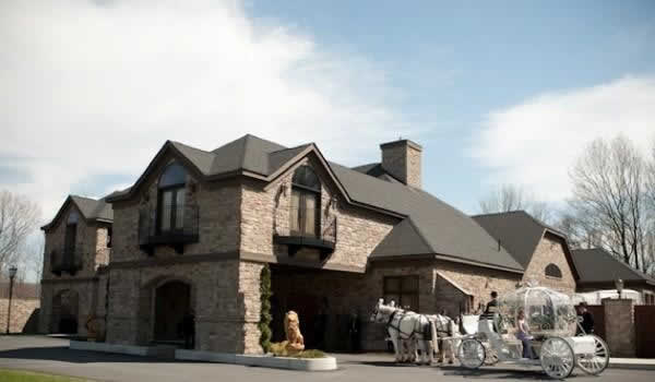 Stroudsmoor Country Inn - Stroudsburg - Poconos - Real Weddings - Wedding Horse And Carrieage