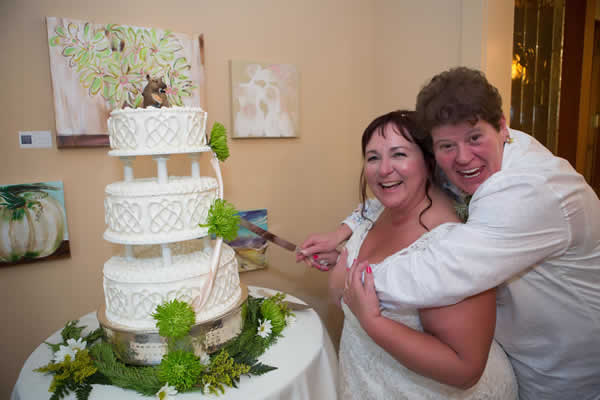 Stroudsmoor Country Inn - Stroudsburg - Poconos - Real Weddings - Happy Couple Making First Cake Cut