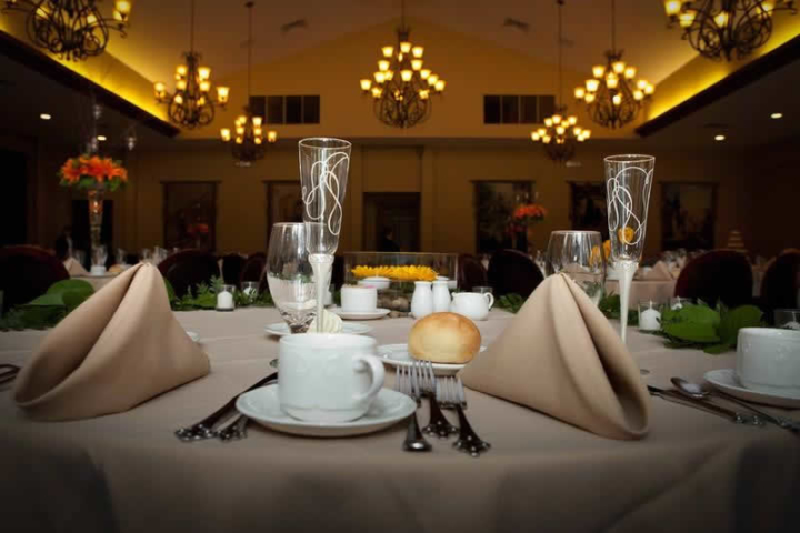 Stroudsmoor Country Inn - Stroudsburg - Poconos - Classic Wedding Celebrations - Table Setting