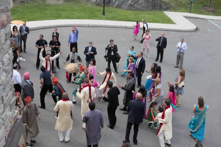 Stroudsmoor Country Inn - Stroudsburg - Poconos - Indian Wedding - Family And Friends Dancing