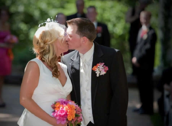 Stroudsmoor Country Inn - Stroudsburg - Poconos - Intimate Wedding - Wedding Couple Kissing