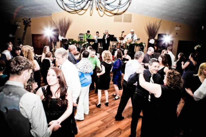 Stroudsmoor Country Inn - Stroudsburg - Poconos - Pocono Mountain Wedding - Wedding Party Dances