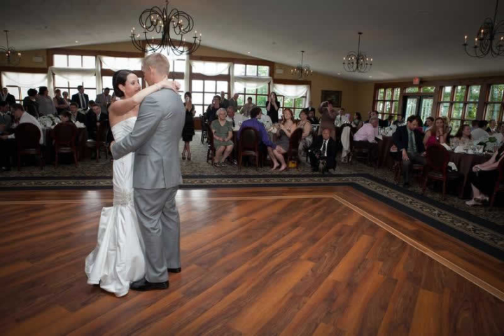 Stroudsmoor Country Inn - Stroudsburg - Poconos - Pocono Mountain Wedding - Bride And Groom First Dance