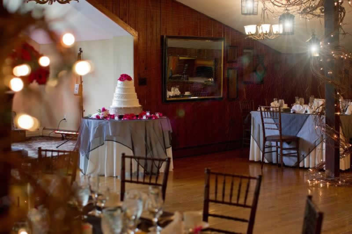 Stroudsmoor Country Inn - Stroudsburg - Poconos - Woodlands Outdoor Wedding - Wedding Cake