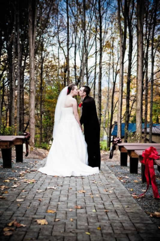 Stroudsmoor Country Inn - Stroudsburg - Poconos - Woodlands Outdoor Wedding - Wedding Couple Kissing