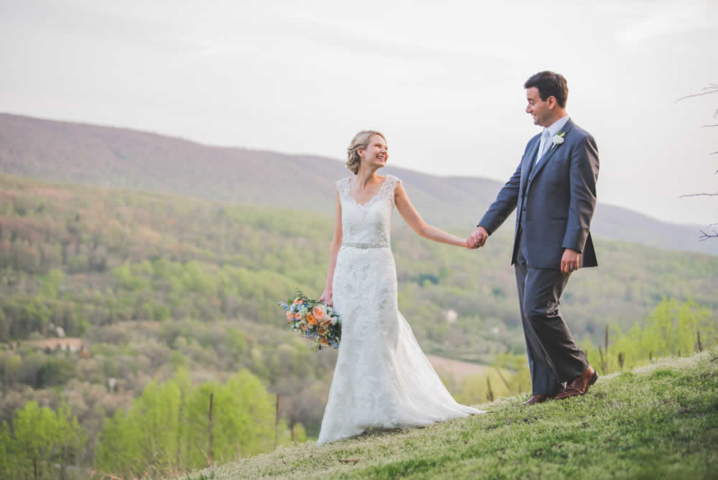 Wedding couple posing, walking in a field