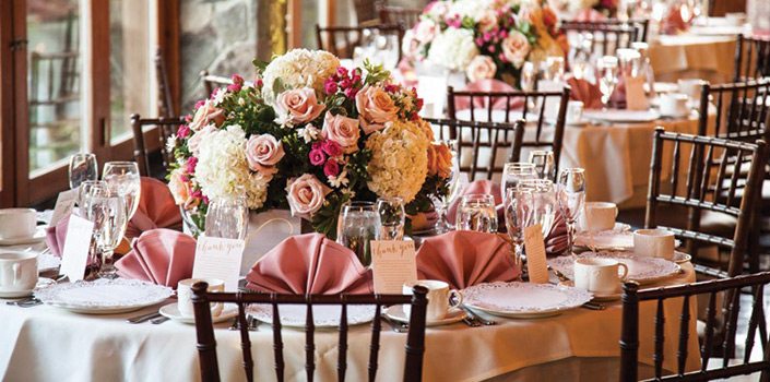 Stroudsmoor Country Inn - Table setting with flowers - Wedding Warrior