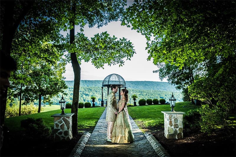 Couple posing at their Hindu wedding