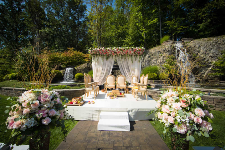 Outdoor wedding ceremony platform
