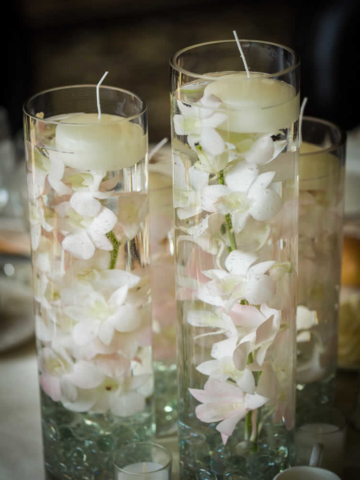 Table centerpiece with floating candles and flowers