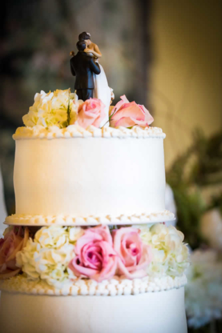 Wedding cake details - flowers and decoration