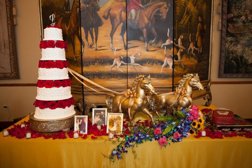 Beautiful table setting with wedding cake