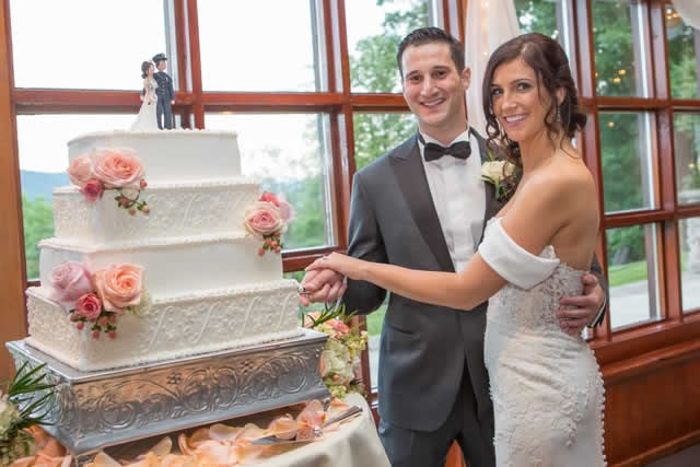 mauro-wedding-cake-cutting Wedding couple cutting the cake - outdoor wedding - Pocono wedding