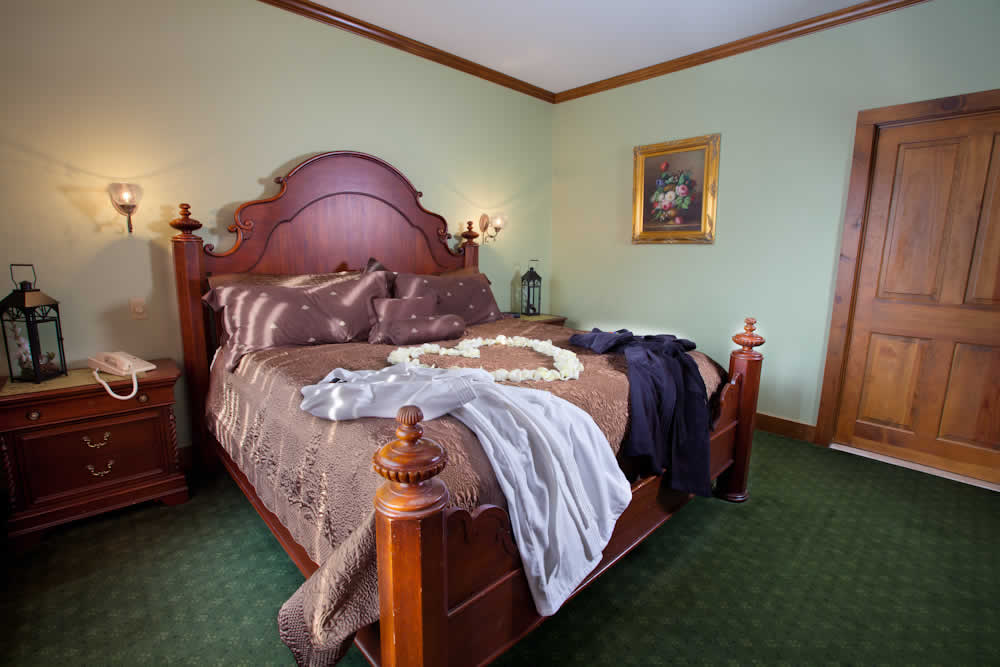 Wedding couples room floral and decor