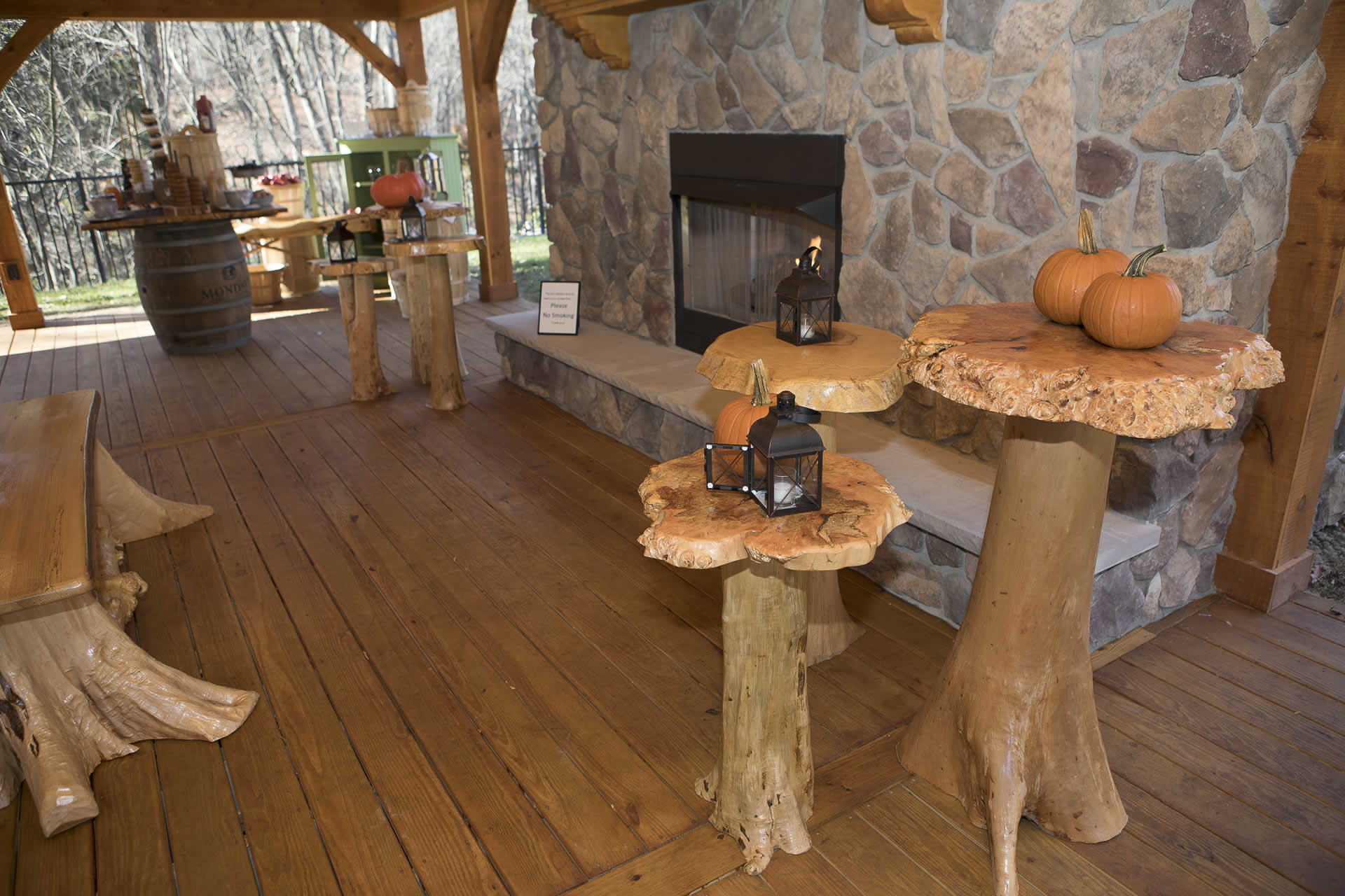 Head table located outside floral and decor