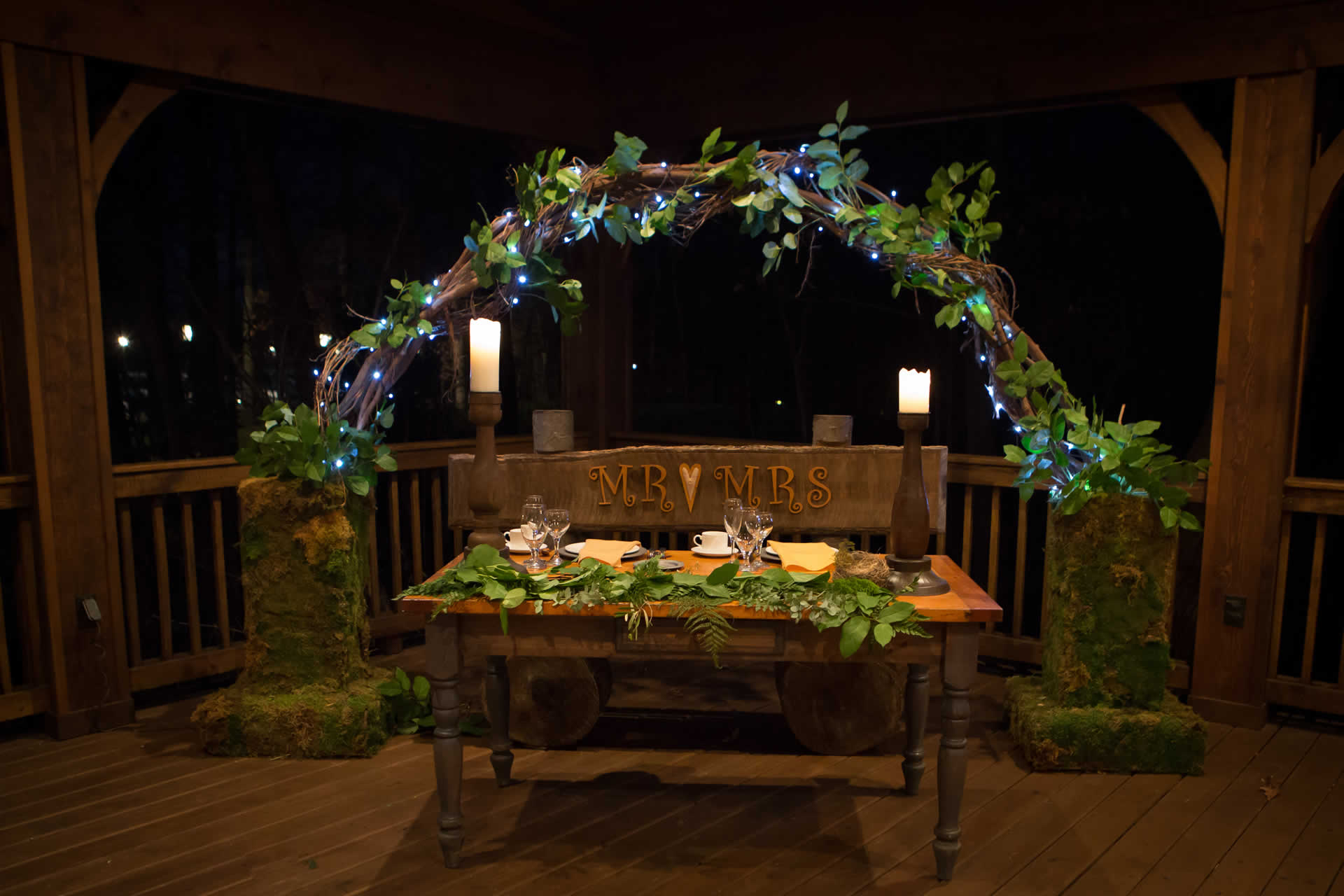 Head table floral and decor