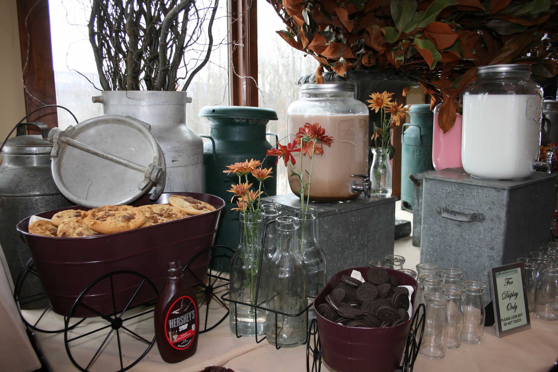 Specialty/sampling station floral and decor