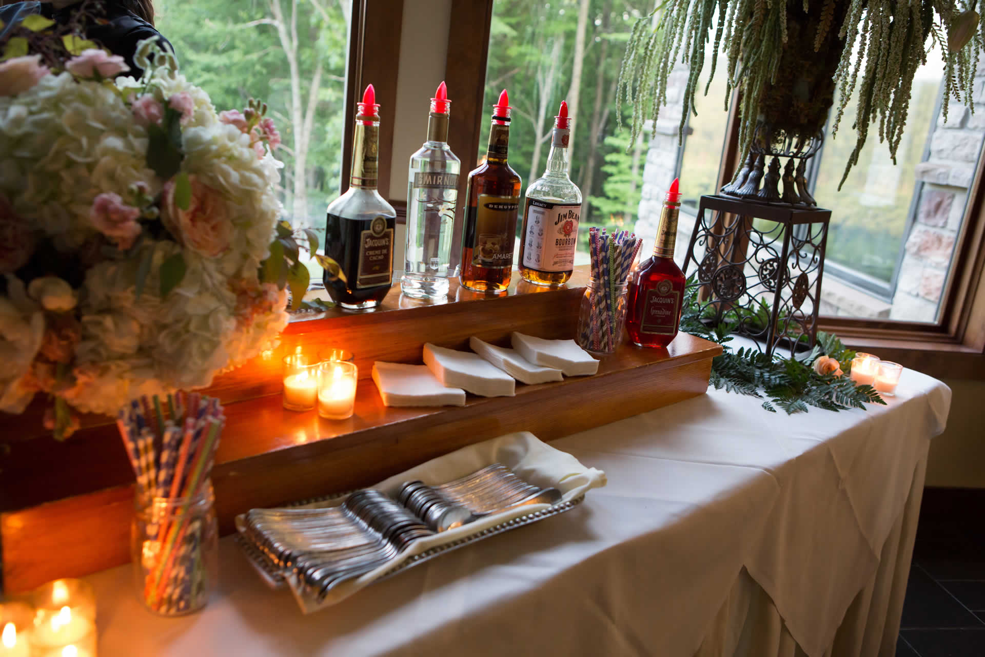 Beverage and drinks station floral and decor