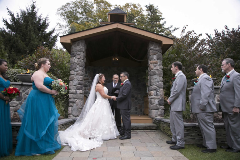 Bride and groom lawnhaven