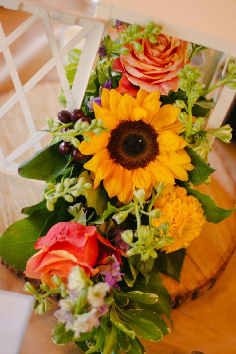 Flower arrangement with sunflowers