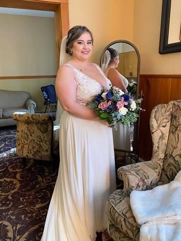 Client Accolades 19 Bride holding a bouquet